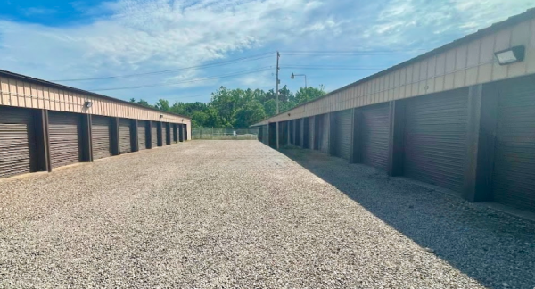 Facility photo: //images.sparefoot.com/medium/24558069fe246352f39.png