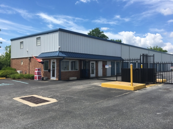 Facility photo: //images.sparefoot.com/medium/2455926a01e13d97578.jpg