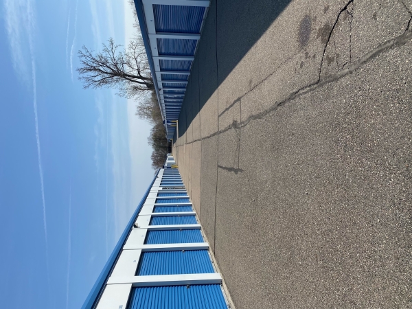 Facility photo: //images.sparefoot.com/medium/2455996a0b637f76dd3.jpg