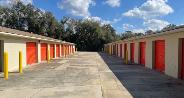 Facility photo: //images.sparefoot.com/medium/2456066a0776e2d49dd.jpg