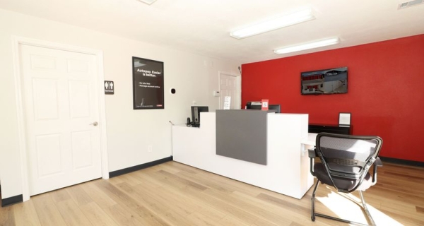 Facility photo: //images.sparefoot.com/medium/2456096a07735c83d49.jpg