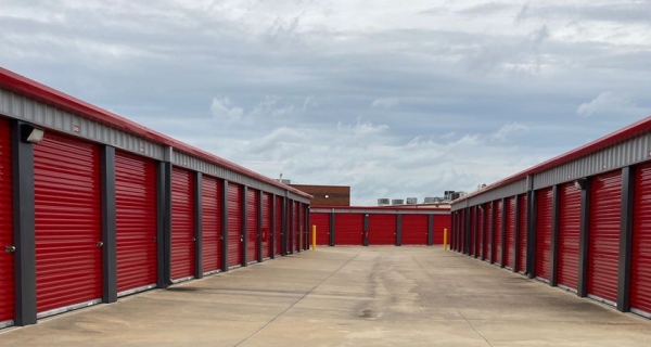 Facility photo: //images.sparefoot.com/medium/2456266a07740d63b8b.jpg