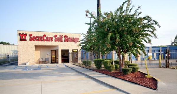 Facility photo: //images.sparefoot.com/medium/2456386a0b77c337d00.jpg