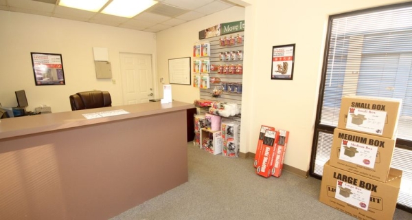 Facility photo: //images.sparefoot.com/medium/2456386a0b77e87680b.jpg