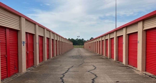 Facility photo: //images.sparefoot.com/medium/2456386a0b77ea47ab2.jpg