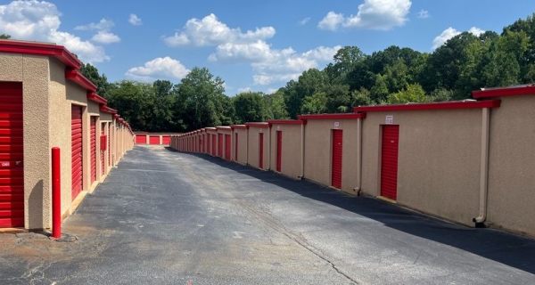 Facility photo: //images.sparefoot.com/medium/2456446a0b2b0650443.jpg