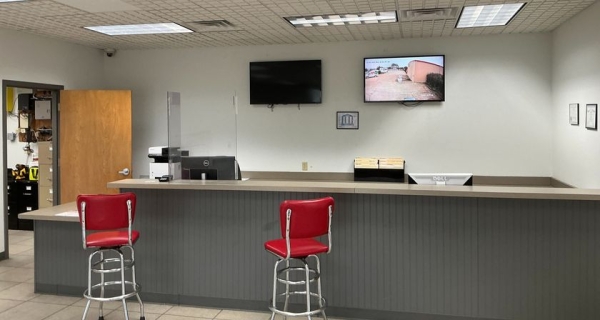 Facility photo: //images.sparefoot.com/medium/2456456a0b706ba7c5f.jpg