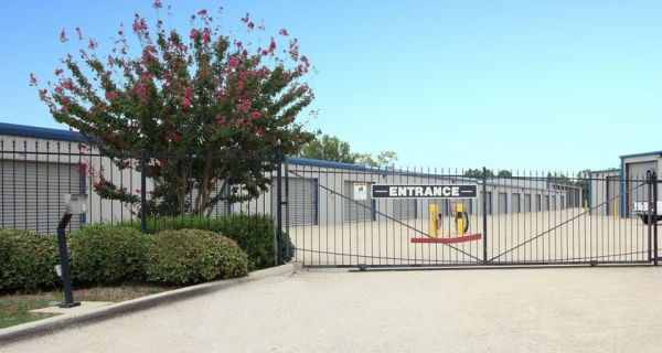 Facility photo: //images.sparefoot.com/medium/2456456a0b706de2717.jpg