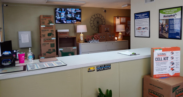 Facility photo: //images.sparefoot.com/medium/2456476a0b7e1acd14e.png