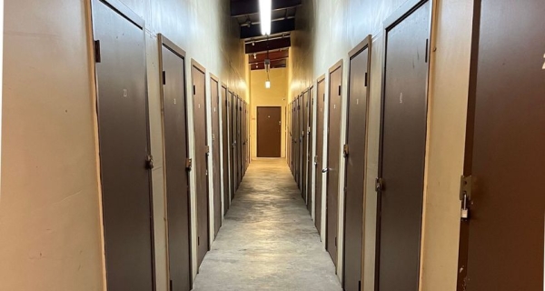 Facility photo: //images.sparefoot.com/medium/2456476a0b7e1c2cbe1.jpg