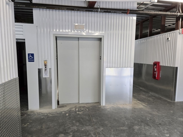 Facility photo: //images.sparefoot.com/medium/2456526a0b065de0b27.jpg