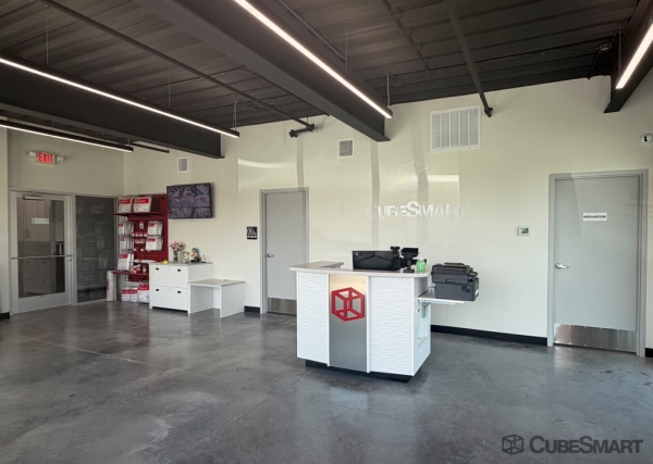 Facility photo: //images.sparefoot.com/medium/2456786a0c08cb9959d.jpg