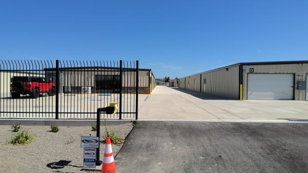 Facility photo: //images.sparefoot.com/medium/2456956a1f4286c175a.jpg