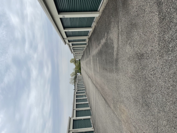 Facility photo: //images.sparefoot.com/medium/2457046a0f16c2ab3d2.jpg