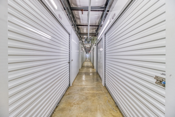 Facility photo: //images.sparefoot.com/medium/2457326a0cb83f74bbf.jpg