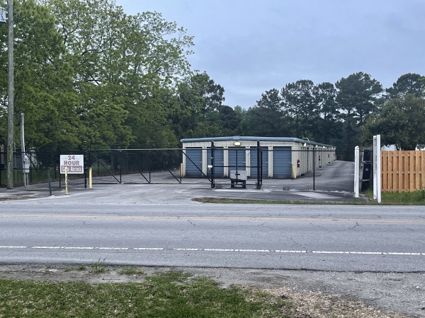 Facility photo: //images.sparefoot.com/medium/2457436a0e10ef1211d.jpg