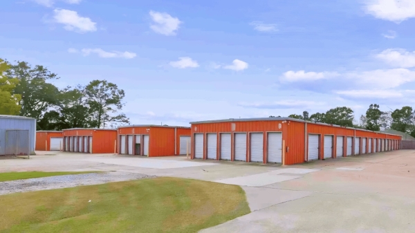 Facility photo: //images.sparefoot.com/medium/2457516a0e7f67bc800.jpg