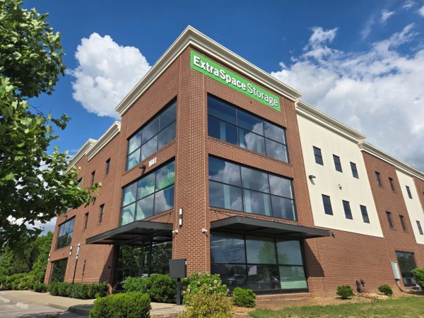 Facility photo: //images.sparefoot.com/medium/2457546a0ef59a07c38.jpg