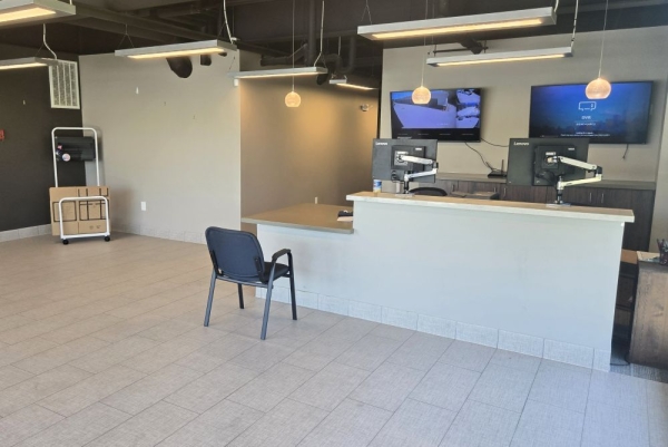 Facility photo: //images.sparefoot.com/medium/2457546a0ef59c62b7e.jpg
