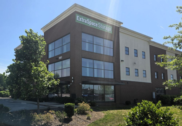 Facility photo: //images.sparefoot.com/medium/2457546a0ef59fe418e.jpg
