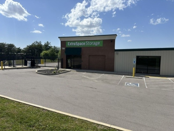 Facility photo: //images.sparefoot.com/medium/2457576a0ef5c891500.jpg