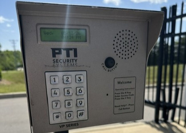 Facility photo: //images.sparefoot.com/medium/2457576a0ef5ca01174.jpg
