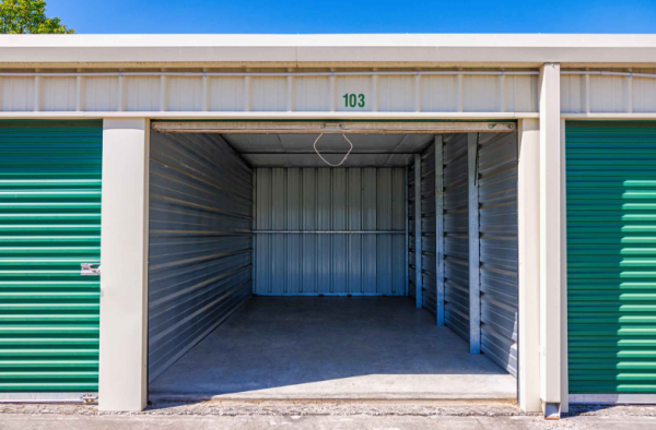 Facility photo: //images.sparefoot.com/medium/2457686a122b93816dc.png