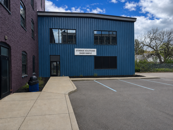Facility photo: //images.sparefoot.com/medium/2457926a400a4e0fdfd.png