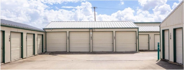 Facility photo: //images.sparefoot.com/medium/2457976a247d257847e.jpg