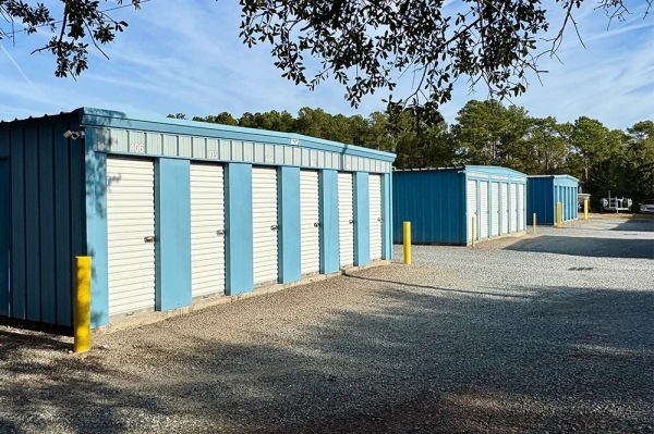 Facility photo: //images.sparefoot.com/medium/2458146a1dc186e83c4.jpeg