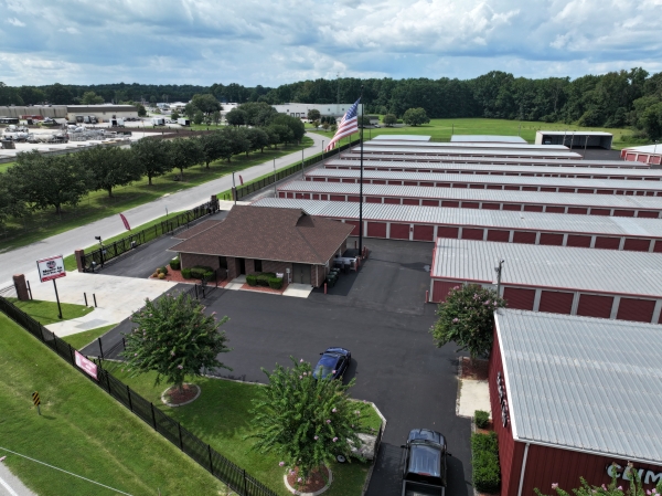 Facility photo: //images.sparefoot.com/medium/2458286a197da6a607c.jpg