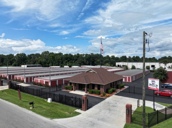 Facility photo: //images.sparefoot.com/medium/2458286a197de28e5db.jpg