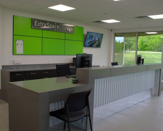 Facility photo: //images.sparefoot.com/medium/2458306a1c2521c1753.jpg
