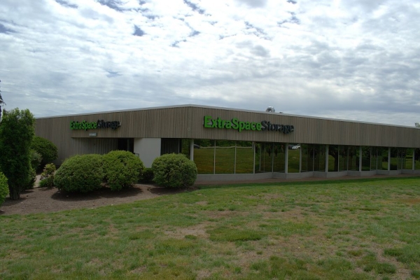 Facility photo: //images.sparefoot.com/medium/2458306a1c25252872a.jpg