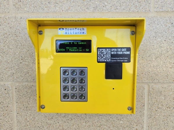 Facility photo: //images.sparefoot.com/medium/2458336a1c24fc5a1ad.jpg