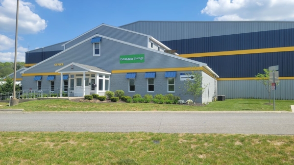 Facility photo: //images.sparefoot.com/medium/2458346a198c4235998.jpg
