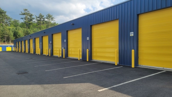 Facility photo: //images.sparefoot.com/medium/2458346a198c454df2c.jpg