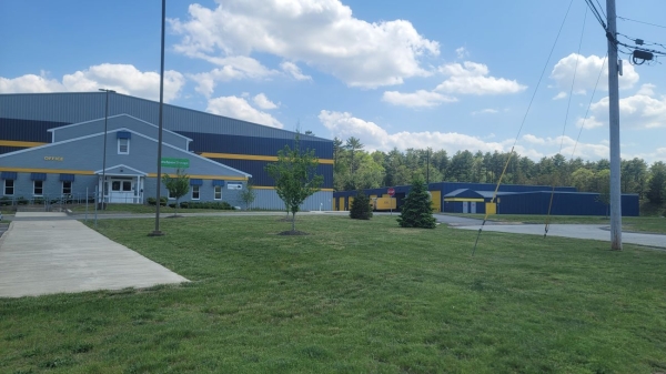 Facility photo: //images.sparefoot.com/medium/2458346a198c473dae8.jpg