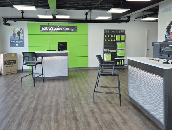 Facility photo: //images.sparefoot.com/medium/2458356a1c2582a3a70.jpg