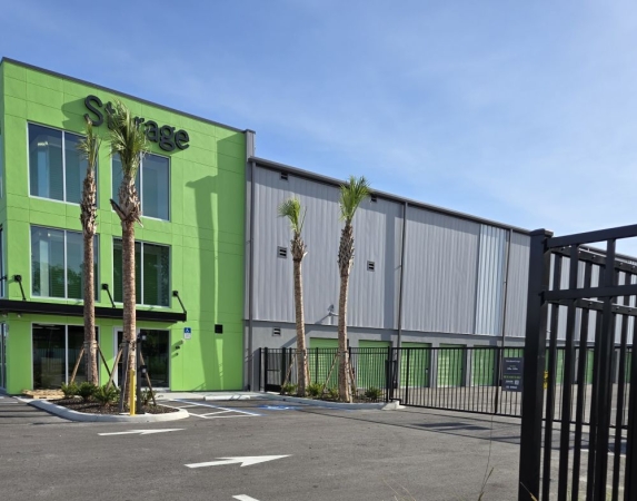 Facility photo: //images.sparefoot.com/medium/2458356a2018c3e094a.jpg