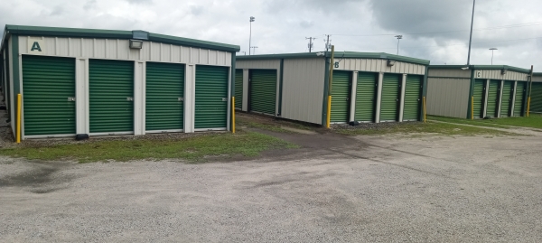 Facility photo: //images.sparefoot.com/medium/2458396a3c523a0925e.jpg