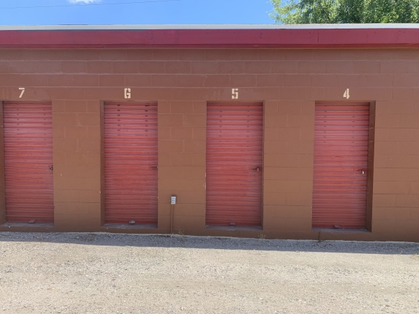 Facility photo: //images.sparefoot.com/medium/2458536a1dfb727bf94.jpg