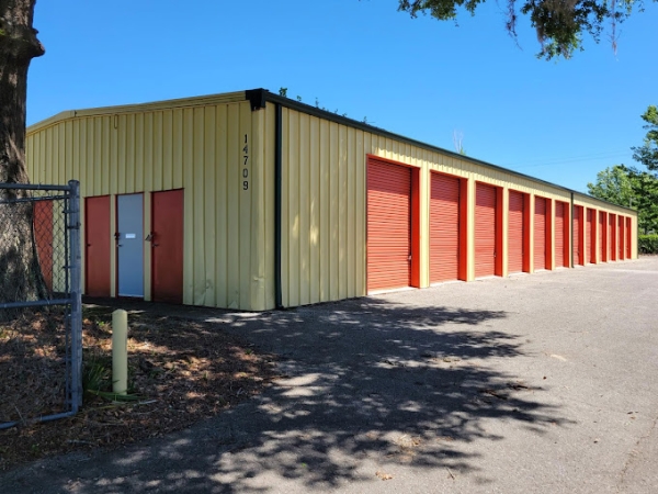Facility photo: //images.sparefoot.com/medium/2458556a21a152a7c0e.jpg