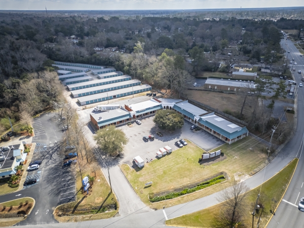 Facility photo: //images.sparefoot.com/medium/2458566a1e0076d2100.jpg