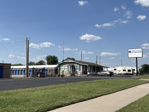 Facility photo: //images.sparefoot.com/medium/2458586a1e02b55d0fc.jpg