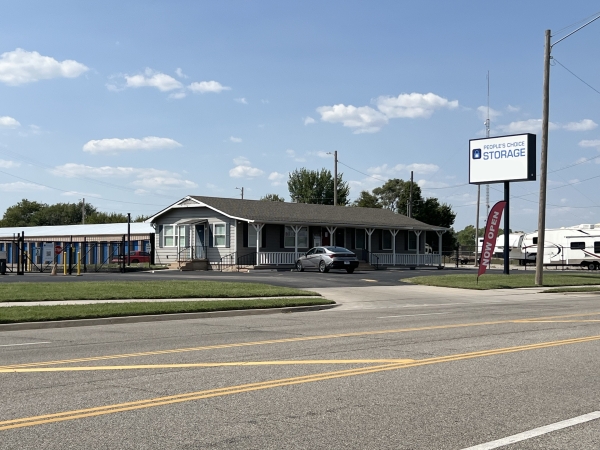 Facility photo: //images.sparefoot.com/medium/2458586a1e02b7727a7.jpg