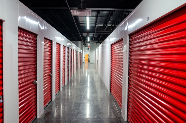 Facility photo: //images.sparefoot.com/medium/2458606a1e077fdaf4f.jpg