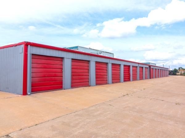 Facility photo: //images.sparefoot.com/medium/2458636a1e0f4831735.jpg