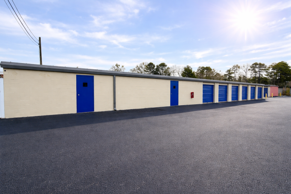 Facility photo: //images.sparefoot.com/medium/2458666a1e1624365ca.png