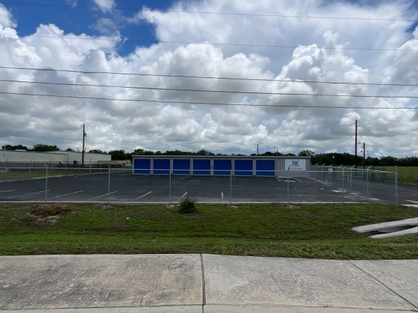 Facility photo: //images.sparefoot.com/medium/2458796a394e9314254.jpg
